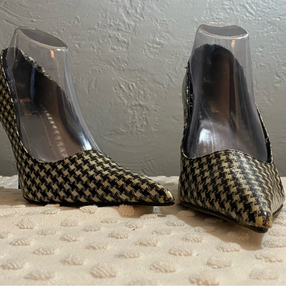 Dollhouse Heel-PEELING ON THE INSIDE PRICED REFLECTS THIS-AS IS SALE - Picture 4 of 9